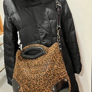 COLLECTION UNIQUE SAC Stuart Weitzman Luxe - Suède Léopard, Cuir Verni & studs